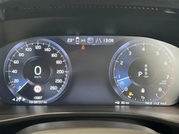 Volvo XC40 B4 AWD R-Design 4WD — photo 7