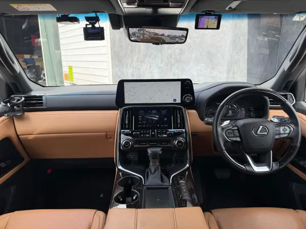 Lexus LX600 4WD Modellista Aero (F/S/R) Sunroof Roof Rails Modellista 22-inch Aluminum Wheels One-off 4 Side Exhaust Digital Inner Mirror Cool Box Rear Seat Entertainment System (Sonic Quartz) — photo 7