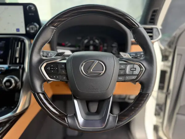 Lexus LX600 4WD Modellista Aero (F/S/R) Sunroof Roof Rails Modellista 22-inch Aluminum Wheels One-off 4 Side Exhaust Digital Inner Mirror Cool Box Rear Seat Entertainment System (Sonic Quartz) — photo 9