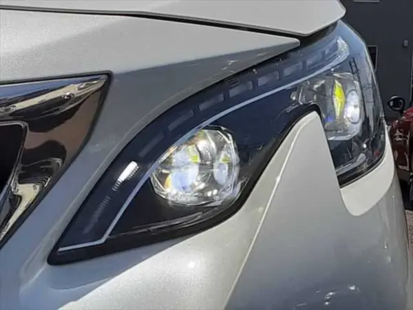 2018 Peugeot 5008 — photo 8 | Tuminion Kenya