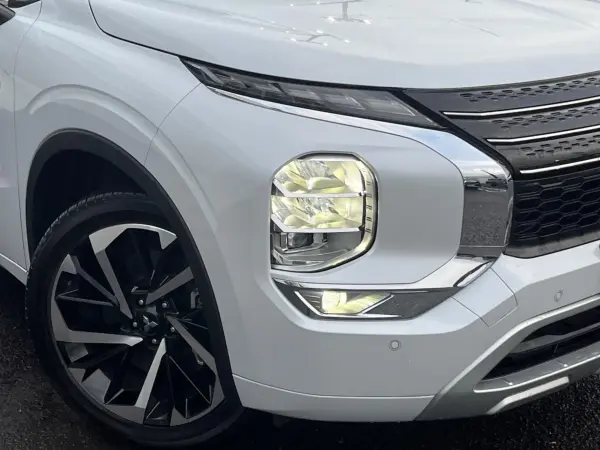 Mitsubishi Outlander PHEV 2.4 P 4WD 7-Seater — photo 8