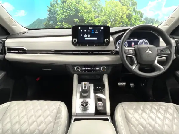 2022 Mitsubishi Outlander — photo 2