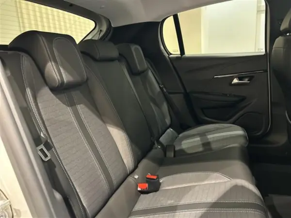2020 Peugeot 208 — photo 2
