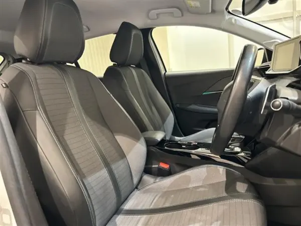Peugeot 208 Allure Fabric & Tep Leather Comfort Seat Active Cruise Control Lane Positioning Assist PEUGEOT Mirror Screen Backup Camera Bluetooth Apple CarPlay Android Auto ETC (Pearl White) — photo 7