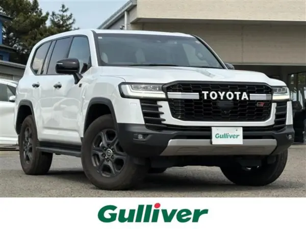 Toyota Land Cruiser 300 3.3 GR Sport Diesel Turbo 4WD Sunroof JBL Navigation Front/Rear Dashcam (White Pearl)