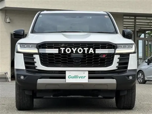2023 Toyota Landrcuiser 300 — photo 2