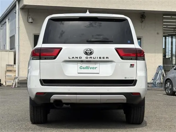 2023 Toyota Landrcuiser 300 — photo 3