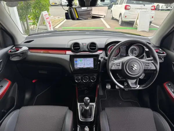 2019 Suzuki Swift — photo 2