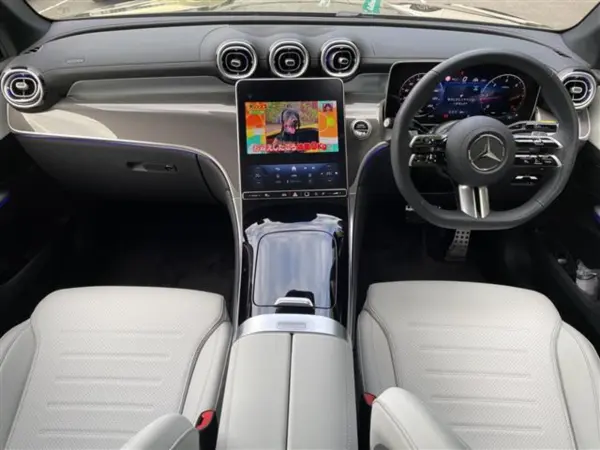 2025 Mercedes-benz Glc — photo 2