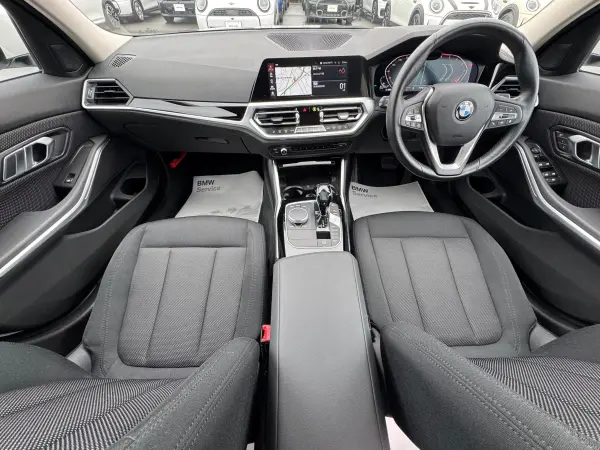 BMW 3 Series 320d xDrive Diesel Turbo 4WD Comfort Package Plus Package 17-inch AW Power Trunk Seat Heater Active Cruise Control Driving Assist Lane Keep Assist Touch Panel Navigation Rear Camera Wireless Charger ETC2.0 Non-Smoking Vehicle (Alpine White III) — photo 7