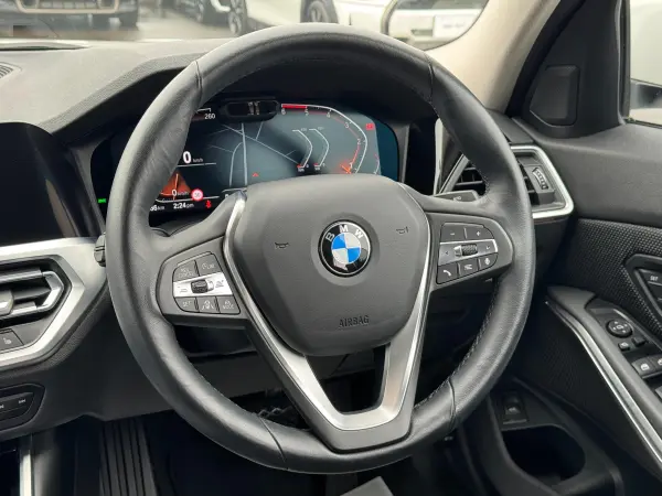 BMW 3 Series 320d xDrive Diesel Turbo 4WD Comfort Package Plus Package 17-inch AW Power Trunk Seat Heater Active Cruise Control Driving Assist Lane Keep Assist Touch Panel Navigation Rear Camera Wireless Charger ETC2.0 Non-Smoking Vehicle (Alpine White III) — photo 8
