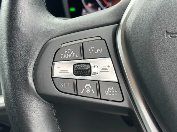 BMW 3 Series 320d xDrive Diesel Turbo 4WD Comfort Package Plus Package 17-inch AW Power Trunk Seat Heater Active Cruise Control Driving Assist Lane Keep Assist Touch Panel Navigation Rear Camera Wireless Charger ETC2.0 Non-Smoking Vehicle (Alpine White III) — photo 9