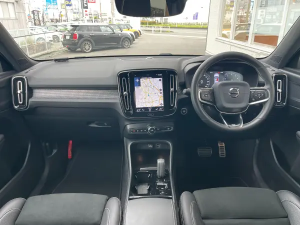 2020 Volvo Xc40 — photo 2