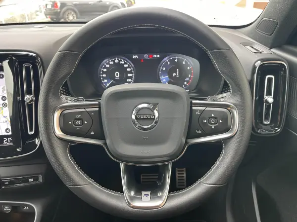 2020 Volvo Xc40 — photo 3