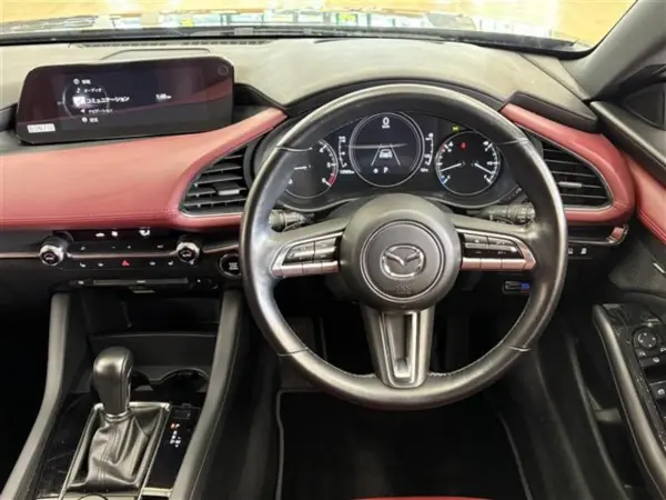 2022 Mazda 3 Fastback — photo 2