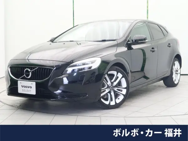 Volvo V40 D4 Dynamic Edition Diesel Turbo Non-Smoking IntelliSafe Genuine HDD Navigation Backup Camera Paddle Shift Power Seat Genuine 18-inch Alloy Wheels LED Headlights BLIS Cruise Control ETC 2.0 (Black) — thumbnail 1