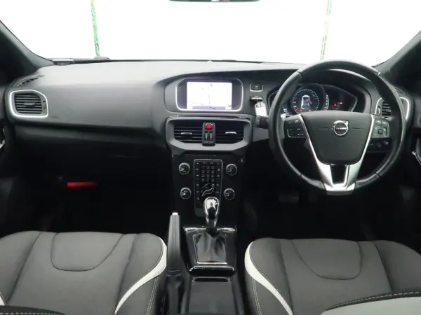 2019 Volvo V40 — photo 2