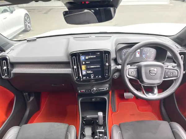 2018 Volvo Xc40 — photo 2 | Tuminion Kenya