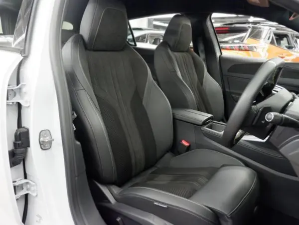 Peugeot 308 GT Plug-in Hybrid — photo 8