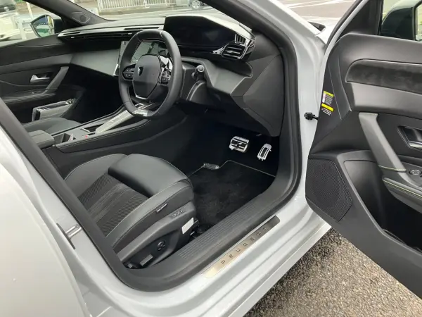 Peugeot 308 GT Hybrid — photo 9