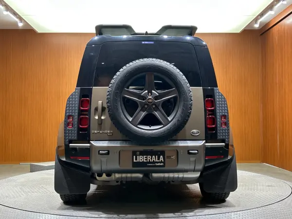 Land Rover Defender 110 X Dynamic SE 3.0L D300 Diesel Turbo 4WD Panoramic Sunroof MERIDIAN Sound ACC Black Leather Seats Power Seats Seat Heaters Digital Inner Mirror Genuine Navigation 360° Camera Satin Protective Film 7-Seater Drive Recorder ETC (Gondwana Stone Metallic) — photo 9