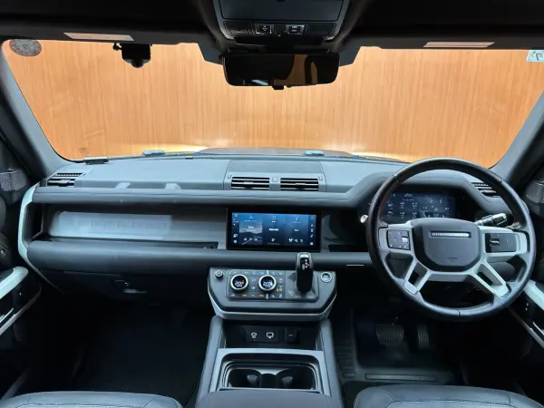 2021 Landrover Defender — photo 2