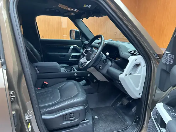 2021 Landrover Defender — photo 3