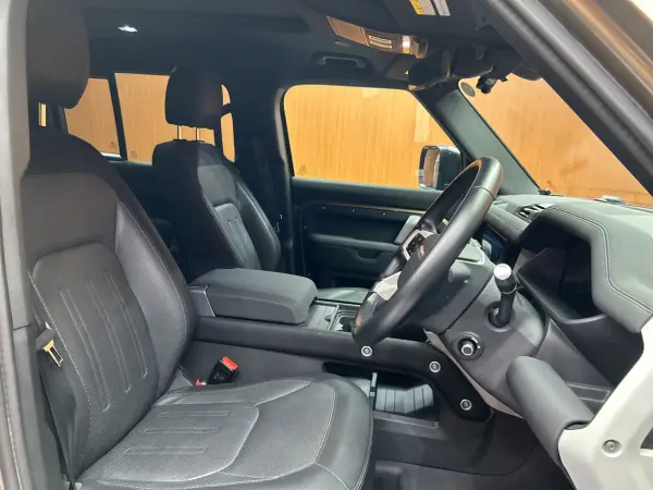 Land Rover Defender 110 X Dynamic SE 3.0L D300 Diesel Turbo 4WD Panoramic Sunroof MERIDIAN Sound ACC Black Leather Seats Power Seats Seat Heaters Digital Inner Mirror Genuine Navigation 360° Camera Satin Protective Film 7-Seater Drive Recorder ETC (Gondwana Stone Metallic) — photo 7