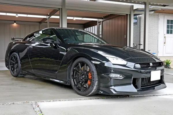 2024 Nissan Gt-r — photo 2