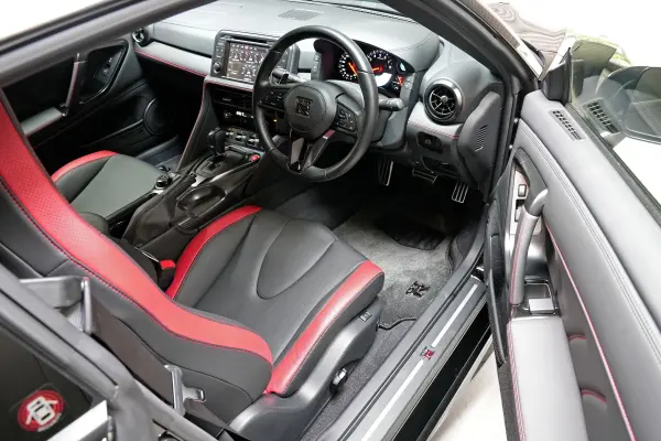 Nissan GT-R 3.8 Track Edition engineered by nismo 4WD Final Model One Owner Garage Kept with Shutter Non-Smoking Privacy Glass Floor Mats BOSE Sound Thatcham Anti-Theft RAYS Forged Aluminum 20-Inch Wheels (Meteor Flake Black Pearl) — photo 9