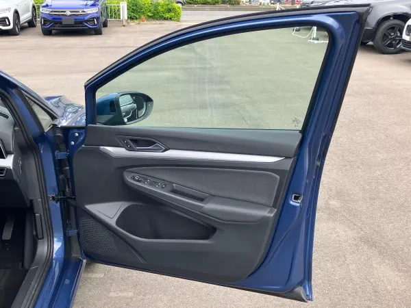 Volkswagen Golf eTSI Active Right Hand Drive / Blue / One Owner / Technology Package / ETC / Backup Camera / Obstacle Sensor / Lane Keep Assist / Auto Light / Seat Heater / MT Mode (Blue) — photo 7