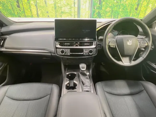2021 Toyota Crown — photo 2