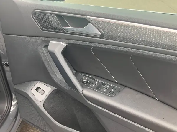 Volkswagen Tiguan TSI 4Motion R-Line 4WD — photo 8