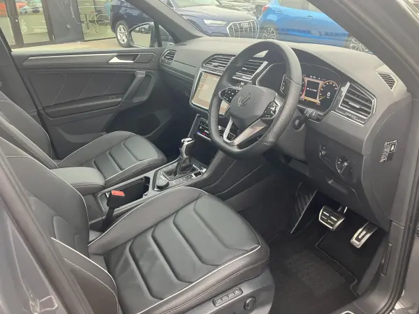 Volkswagen Tiguan TSI 4Motion R-Line 4WD — photo 9