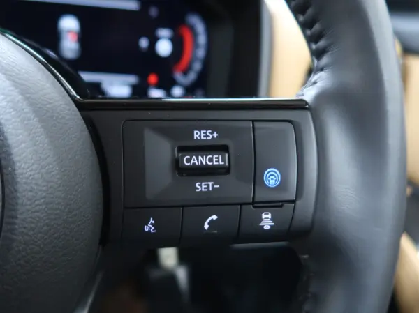 Nissan X-Trail 1.5 G e-4ORCE 4WD One Owner Sunroof Leather Seats BOSE Speakers ProPILOT Genuine Navigation Around View Monitor Digital Inner Mirror Front/Rear Seat Heaters Power Tailgate Drive Recorder ETC2.0 (Brilliant White Pearl/Super Black) — photo 7