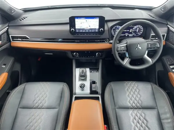 2022 Mitsubishi Outlander — photo 2