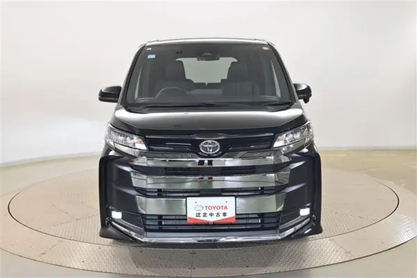 2023 Toyota Noah — photo 2