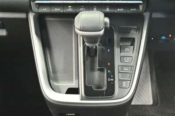 Toyota Noah 2.0 S-Z Navi & Backup Camera (Black Mica) — photo 8