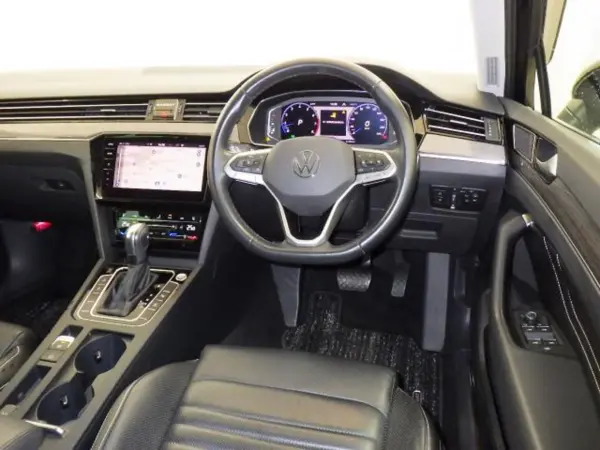 2021 Volkswagen Passat — photo 2