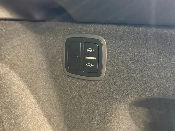 2023 Porsche Macan — photo 9 | Tuminion Kenya