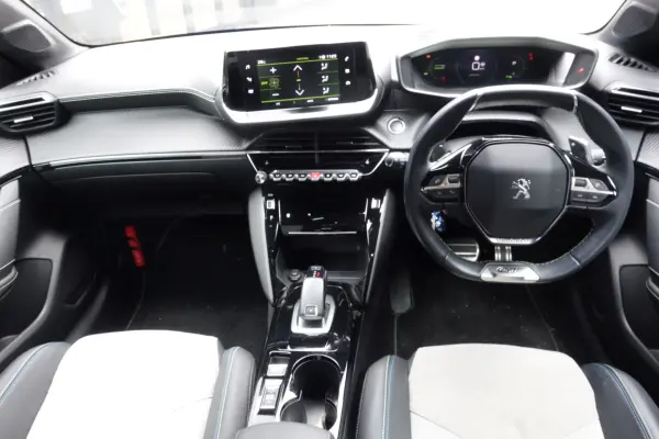 Peugeot 208 GT — photo 8