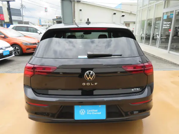 Volkswagen Golf eTSI Active One Owner DiscoverPro App-Connect (Apple CarPlay Android Auto) Technology Package (Dynamic Cornering Light Dynamic Light Assist FR Corner Sensor IQ Light Dynamic Turn Indicator) (Deep Black Pearl Effect) — photo 8