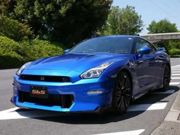2024 Nissan Gt-r — photo 2