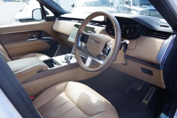 Land Rover Range Rover Autobiography 3.0L D350 Standard Wheelbase Diesel Turbo 4WD (Ostuni Pearl White) — photo 8