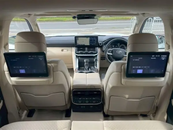 2024 Toyota Landrcuiser 300 — photo 3 | Tuminion Kenya