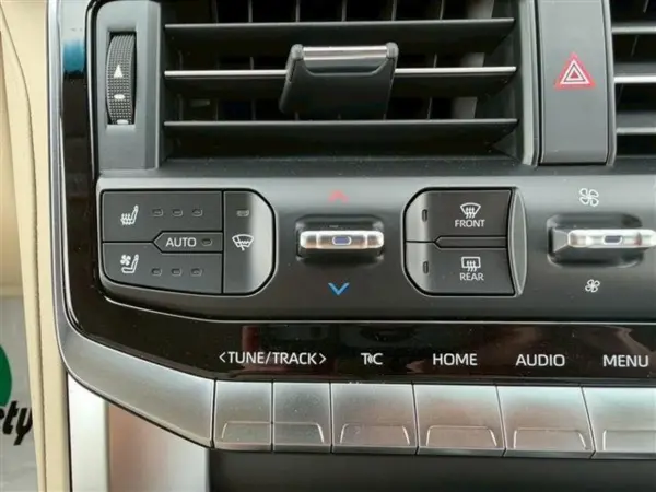 2024 Toyota Landrcuiser 300 — photo 7 | Tuminion Kenya