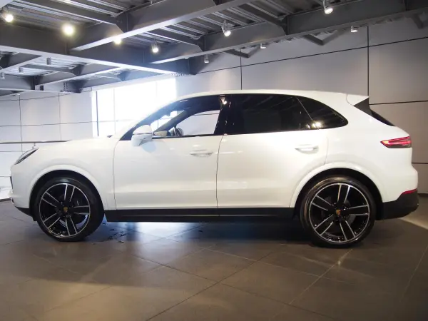 2023 Porsche Cayenne — photo 3 | Tuminion Kenya