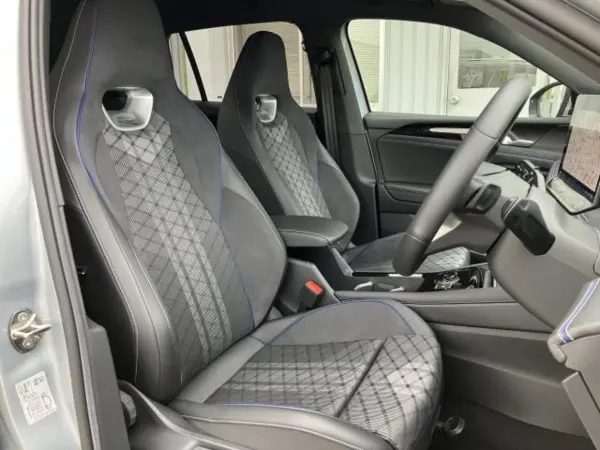 Volkswagen Tiguan eTSI R-Line — photo 9