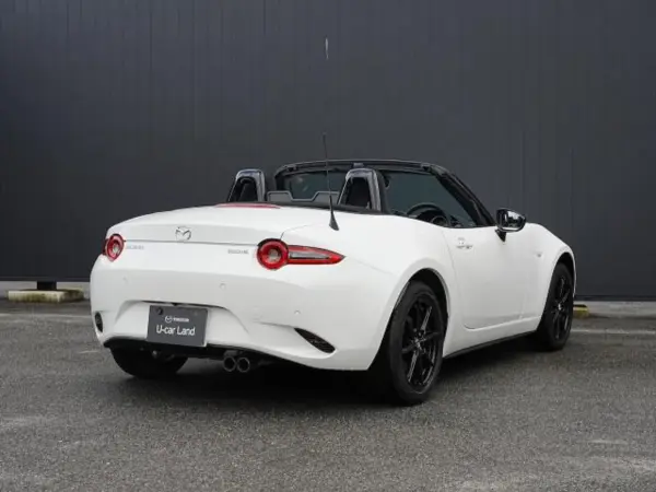 2025 Mazda Roadster — photo 2
