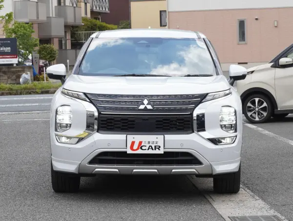 2022 Mitsubishi Outlander — photo 2